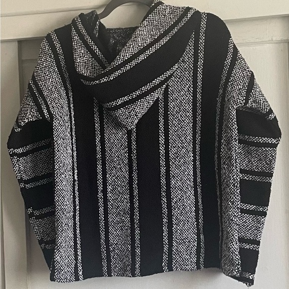 Artesanías San Martin Mexican Baja Black And White Hoodie. Pre-Owned. - Picture 2 of 3